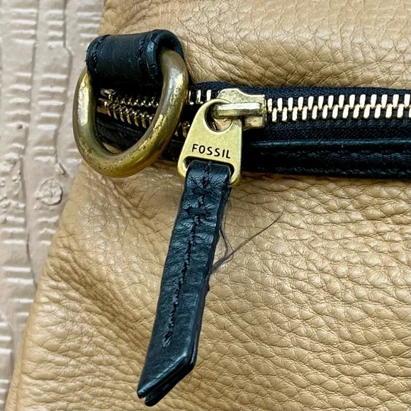 ⭐️Fossil Two-Tone Leather Tote Bag 15” H X 14” W - Picture 5 of 8